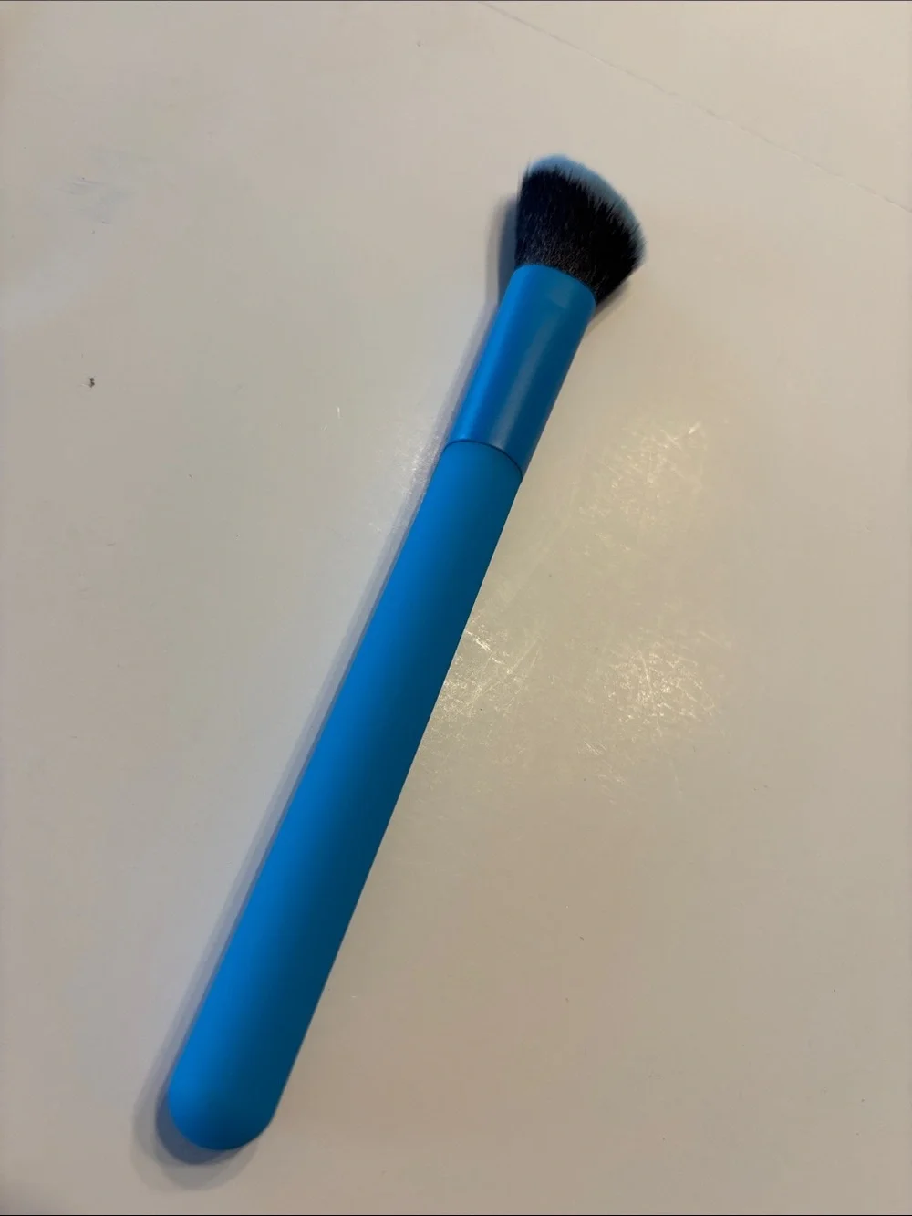 Royal & Langnickel MODA Neon Angle Contour Blush Brush in Blue